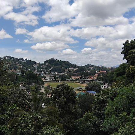 Kelum Homestay Kandy Exterior foto